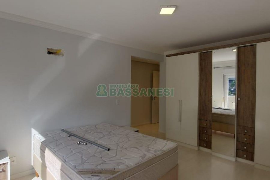 Apto Mobiliado com 122m², 3 dormitórios, 2 vagas, no bairro Panazzolo em Caxias do Sul para Alugar