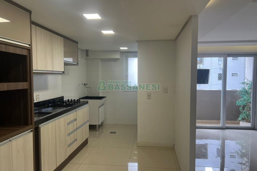Apto Mobiliado com 122m², 3 dormitórios, 2 vagas, no bairro Panazzolo em Caxias do Sul para Comprar