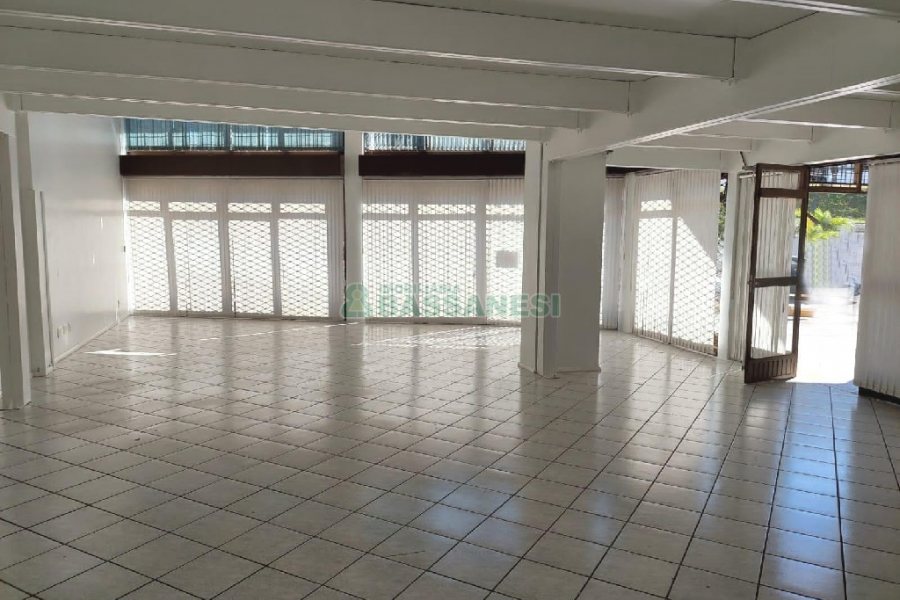 Loja com 164m², 1 vaga, no bairro Rio Branco em Caxias do Sul para Alugar