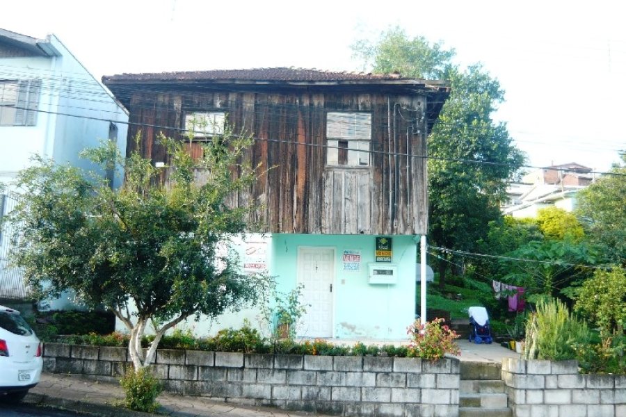 Casa com 100m², 3 dormitórios, 1 vaga, no bairro Marechal Floriano em Caxias do Sul para Comprar