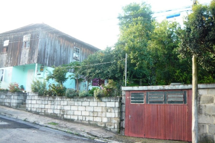 Casa com 100m², 3 dormitórios, 1 vaga, no bairro Marechal Floriano em Caxias do Sul para Comprar
