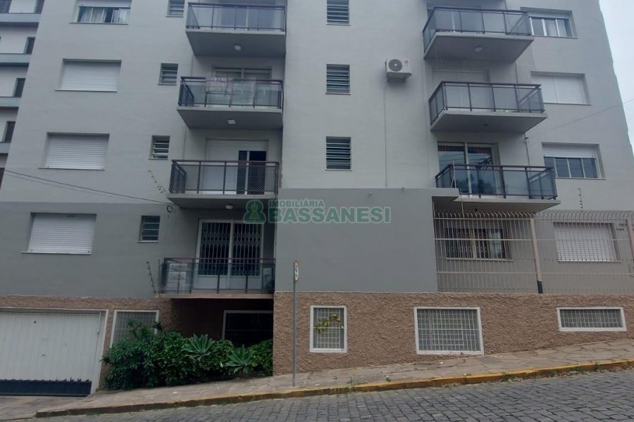 Apartamento com 84m², 2 dormitórios, 2 vagas, no bairro Madureira em Caxias do Sul para Alugar