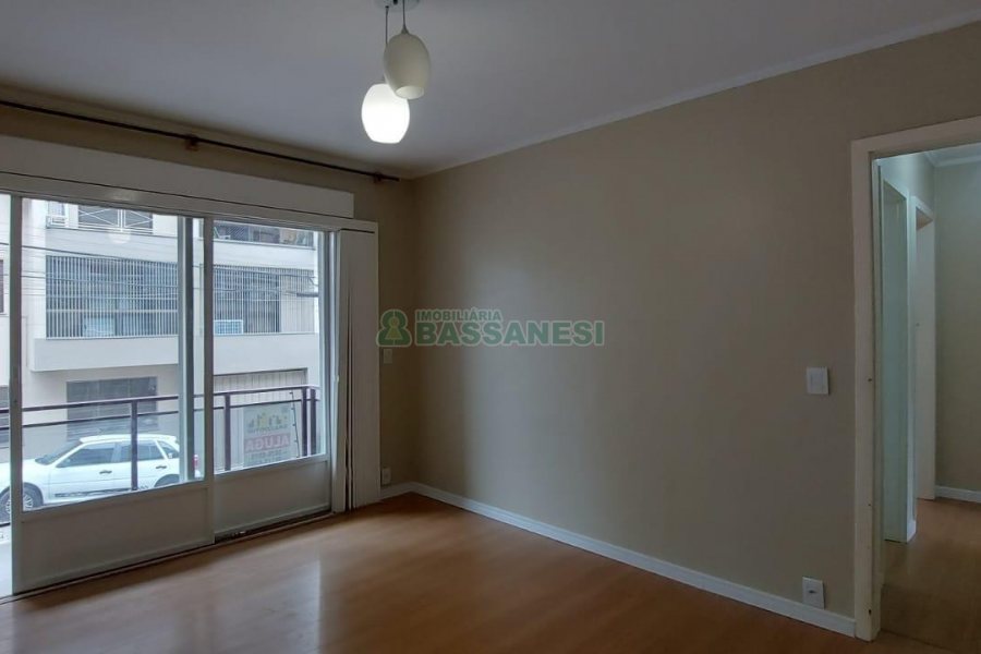 Apartamento com 84m², 2 dormitórios, 2 vagas, no bairro Madureira em Caxias do Sul para Alugar