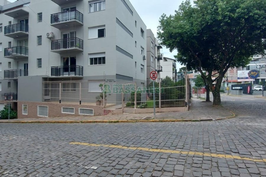 Apartamento com 84m², 2 dormitórios, 2 vagas, no bairro Madureira em Caxias do Sul para Alugar