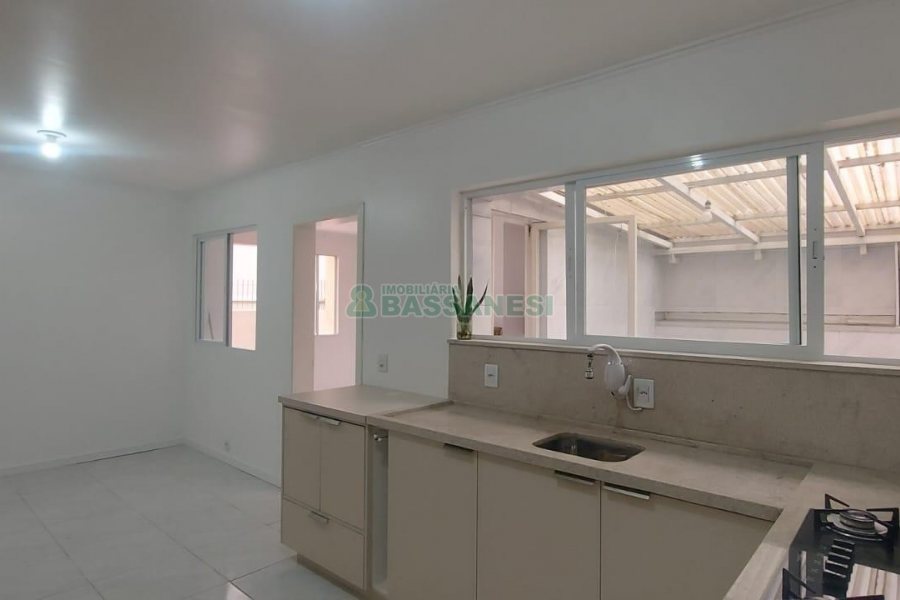 Apartamento com 84m², 2 dormitórios, 2 vagas, no bairro Madureira em Caxias do Sul para Alugar