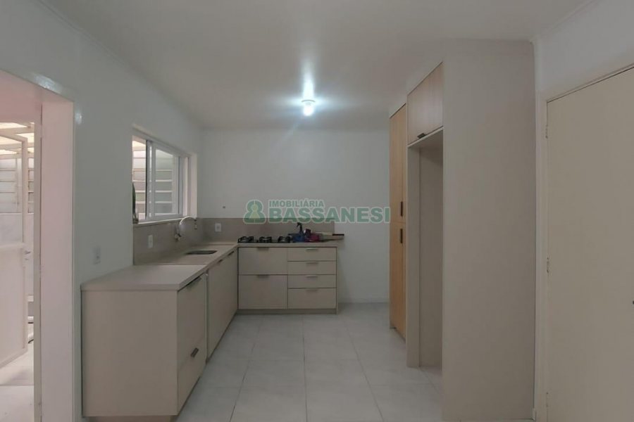 Apartamento com 84m², 2 dormitórios, 2 vagas, no bairro Madureira em Caxias do Sul para Alugar