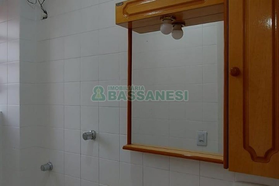 Apartamento com 84m², 2 dormitórios, 2 vagas, no bairro Madureira em Caxias do Sul para Alugar