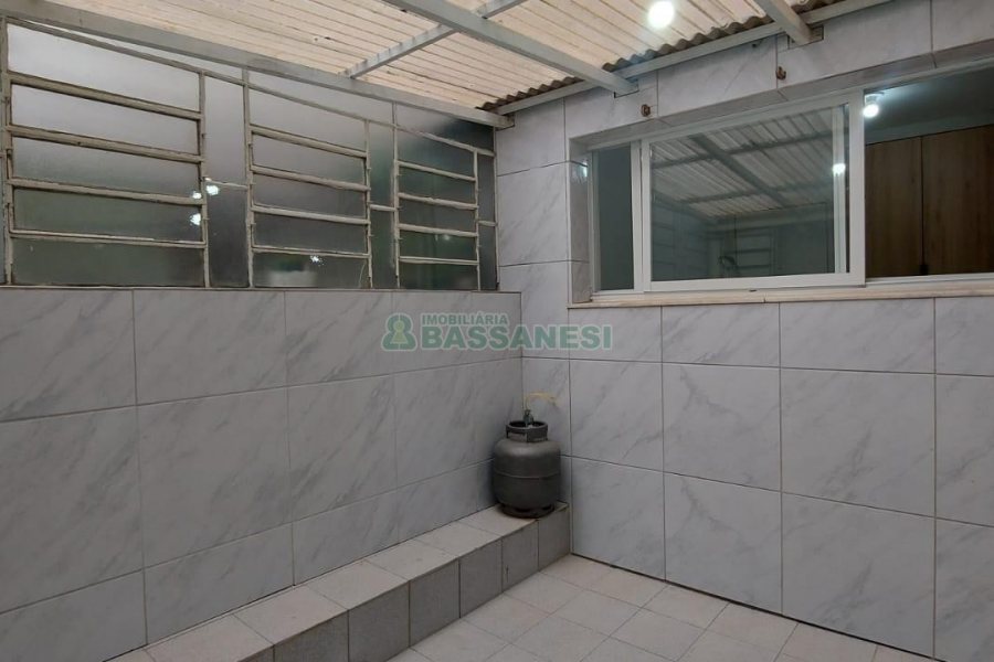 Apartamento com 84m², 2 dormitórios, 2 vagas, no bairro Madureira em Caxias do Sul para Alugar