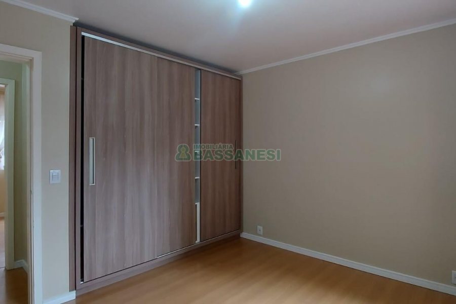Apartamento com 84m², 2 dormitórios, 2 vagas, no bairro Madureira em Caxias do Sul para Alugar