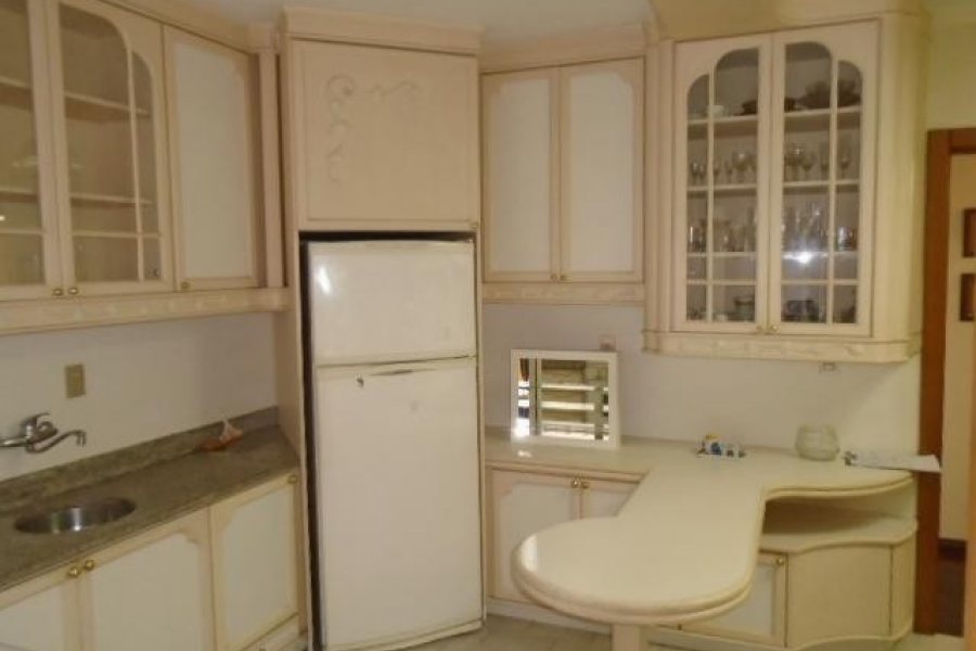 Apartamento com 205m², 3 dormitórios, 2 vagas, no bairro Centro em Caxias do Sul para Alugar