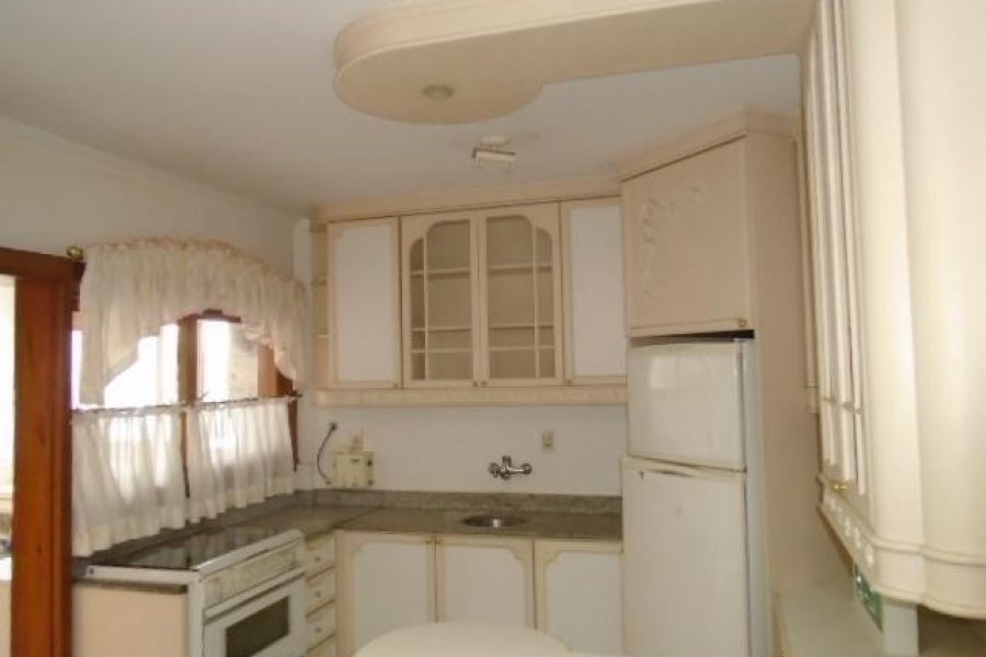 Apartamento com 205m², 3 dormitórios, 2 vagas, no bairro Centro em Caxias do Sul para Alugar