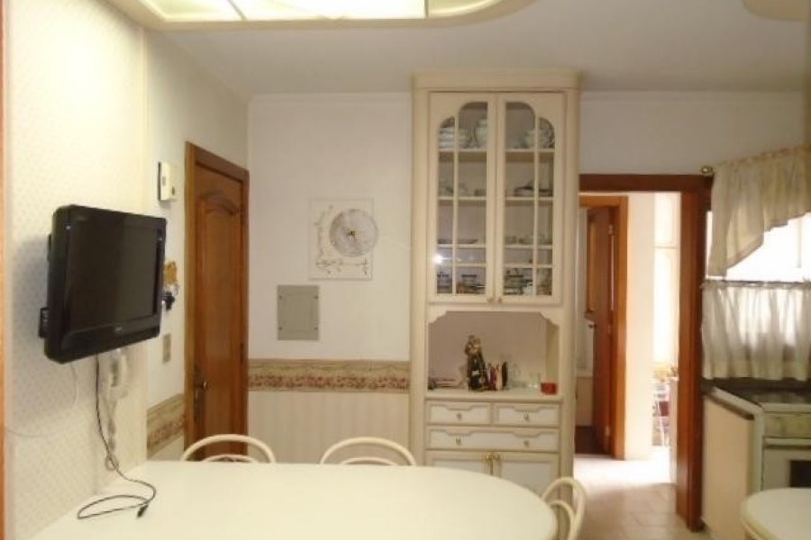 Apartamento com 205m², 3 dormitórios, 2 vagas, no bairro Centro em Caxias do Sul para Alugar