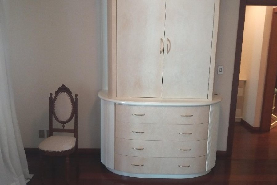 Apartamento com 205m², 3 dormitórios, 2 vagas, no bairro Centro em Caxias do Sul para Alugar