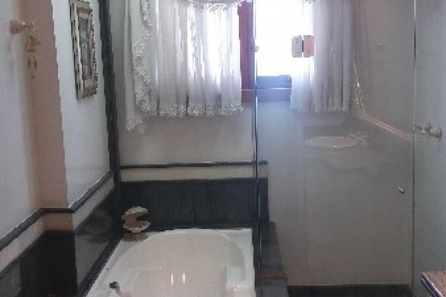 Apartamento com 205m², 3 dormitórios, 2 vagas, no bairro Centro em Caxias do Sul para Alugar