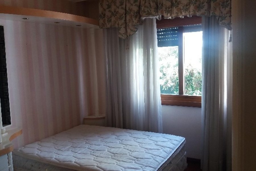 Apartamento com 205m², 3 dormitórios, 2 vagas, no bairro Centro em Caxias do Sul para Alugar
