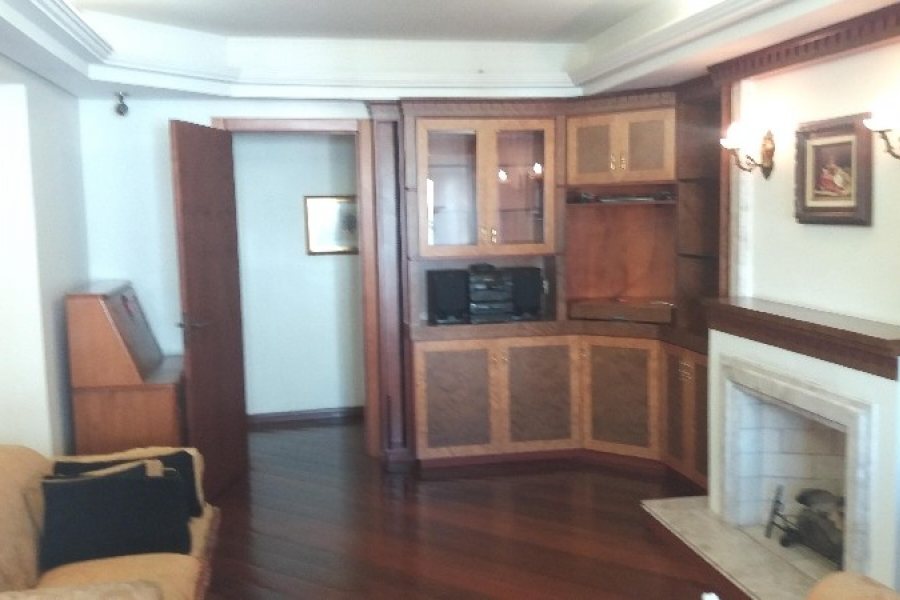 Apartamento com 205m², 3 dormitórios, 2 vagas, no bairro Centro em Caxias do Sul para Alugar