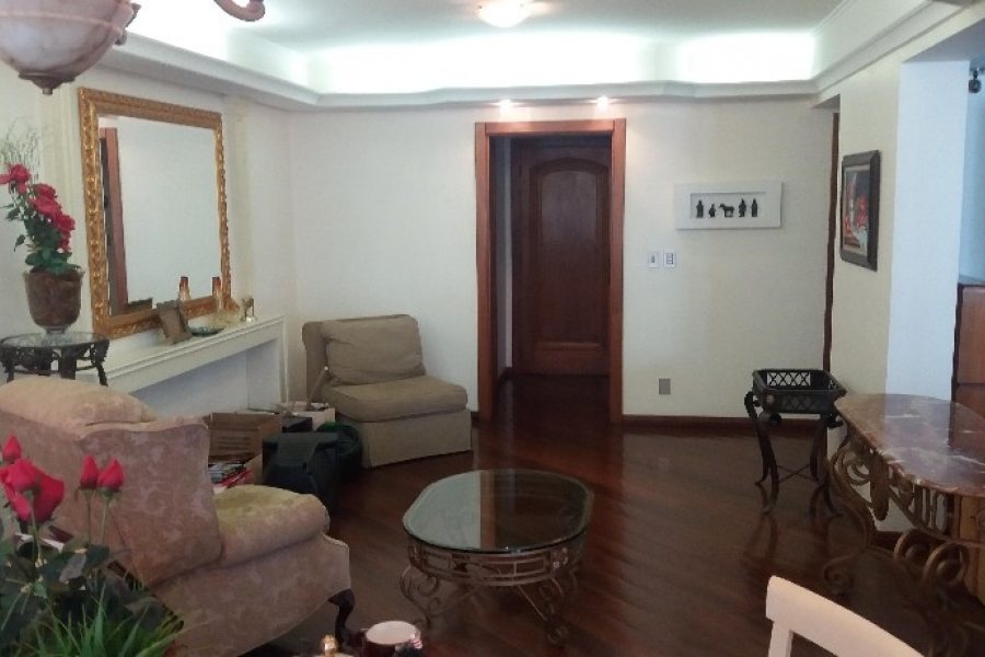 Apartamento com 205m², 3 dormitórios, 2 vagas, no bairro Centro em Caxias do Sul para Alugar