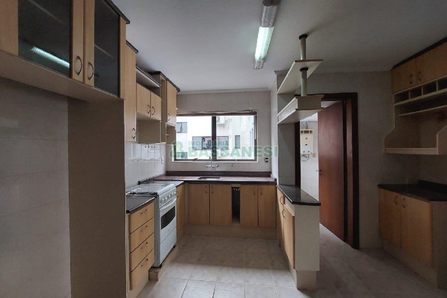Apartamento com 100m², 2 dormitórios, 1 vaga, no bairro Madureira em Caxias do Sul para Comprar