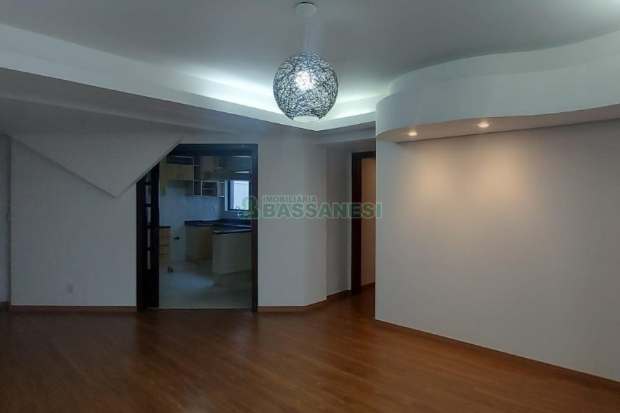 Apartamento com 100m², 2 dormitórios, 1 vaga, no bairro Madureira em Caxias do Sul para Alugar ou Comprar