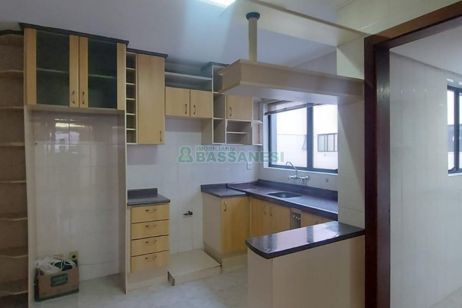Apartamento com 100m², 2 dormitórios, 1 vaga, no bairro Madureira em Caxias do Sul para Alugar ou Comprar