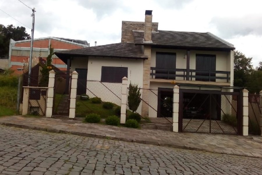 Casa com 220m², 3 dormitórios, 2 vagas, no bairro São Luiz em Caxias do Sul para Comprar