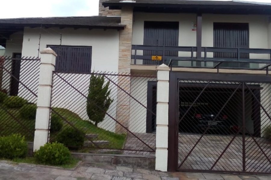 Casa com 220m², 3 dormitórios, 2 vagas, no bairro São Luiz em Caxias do Sul para Comprar