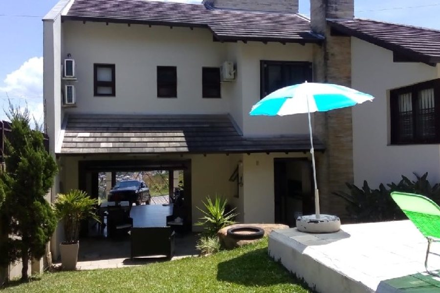 Casa com 220m², 3 dormitórios, 2 vagas, no bairro São Luiz em Caxias do Sul para Comprar