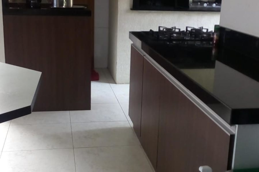 Casa com 220m², 3 dormitórios, 2 vagas, no bairro São Luiz em Caxias do Sul para Comprar