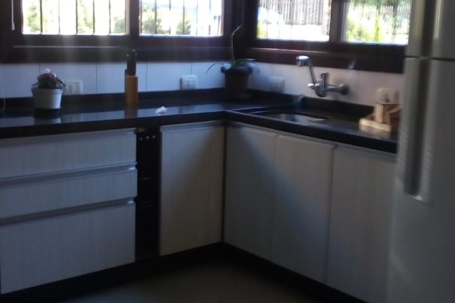 Casa com 220m², 3 dormitórios, 2 vagas, no bairro São Luiz em Caxias do Sul para Comprar