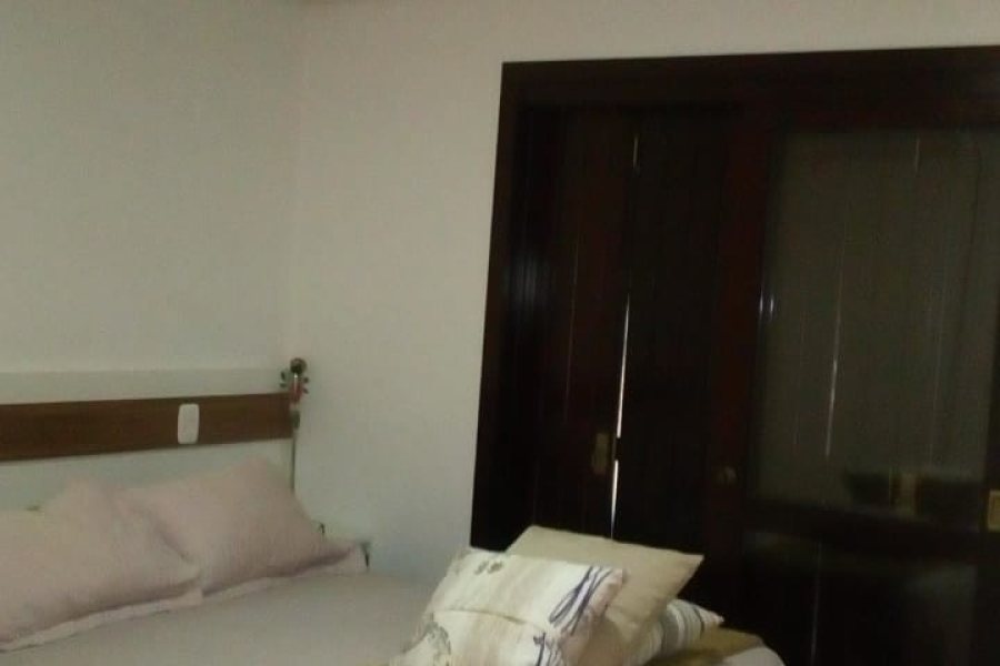 Casa com 220m², 3 dormitórios, 2 vagas, no bairro São Luiz em Caxias do Sul para Comprar