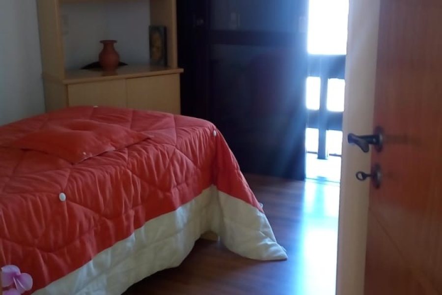 Casa com 220m², 3 dormitórios, 2 vagas, no bairro São Luiz em Caxias do Sul para Comprar