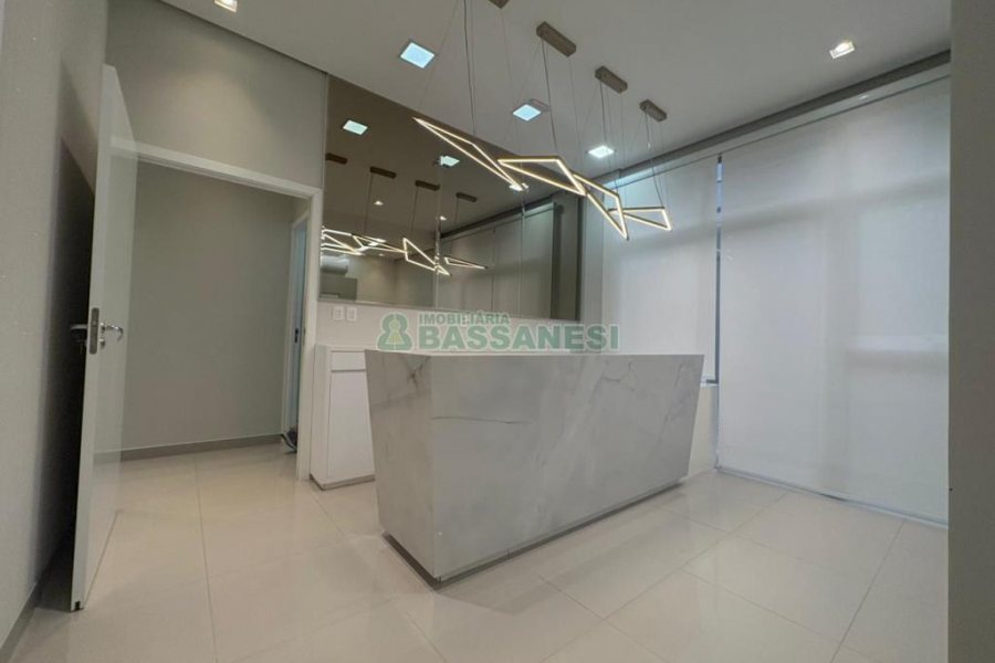 Sala com 270m², 4 vagas, no bairro Panazzolo em Caxias do Sul para Alugar ou Comprar