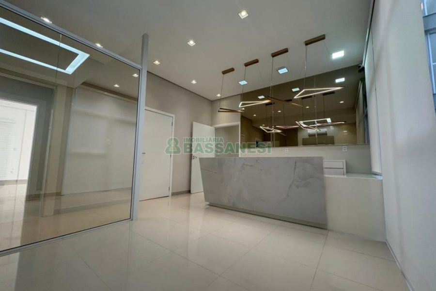 Sala com 270m², 4 vagas, no bairro Panazzolo em Caxias do Sul para Alugar ou Comprar