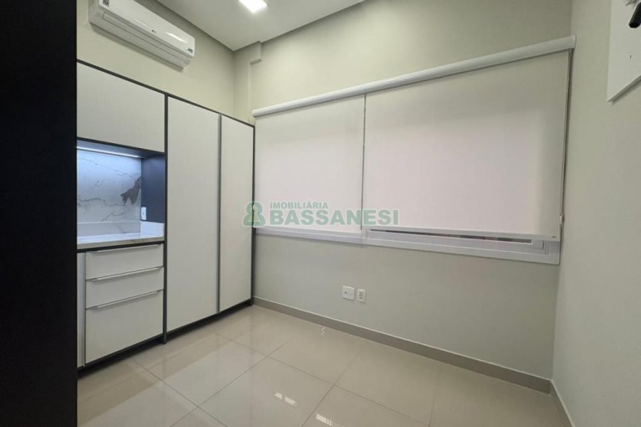 Sala com 270m², 4 vagas, no bairro Panazzolo em Caxias do Sul para Alugar ou Comprar