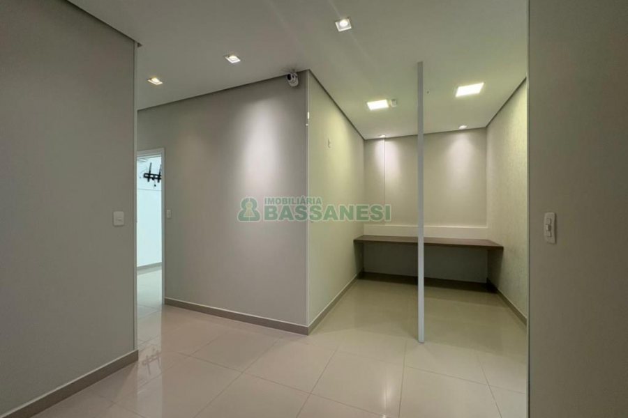 Sala com 270m², 4 vagas, no bairro Panazzolo em Caxias do Sul para Alugar ou Comprar