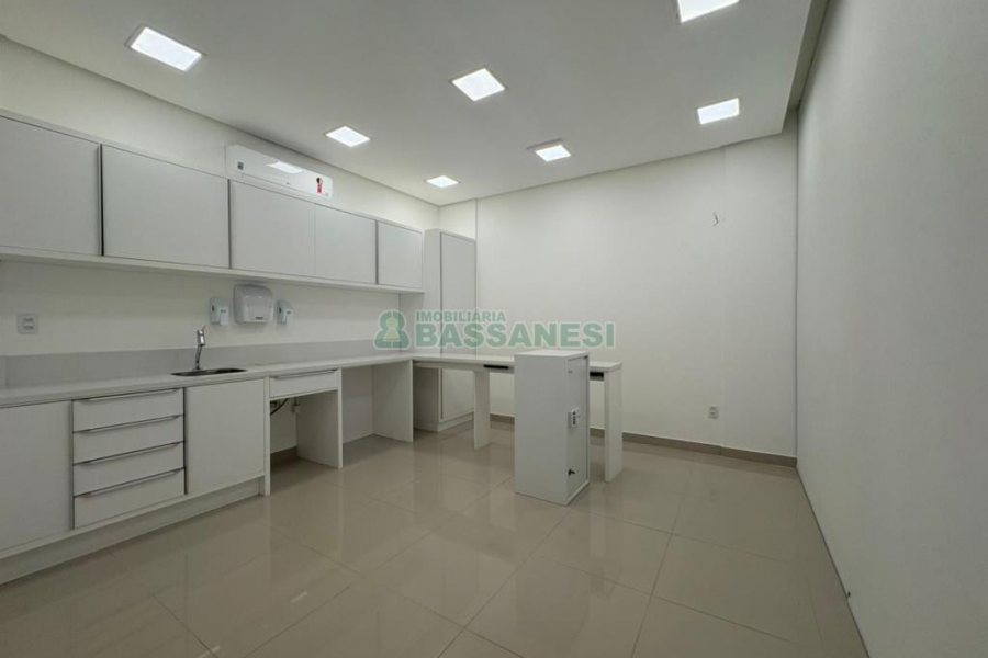 Sala com 270m², 4 vagas, no bairro Panazzolo em Caxias do Sul para Alugar ou Comprar