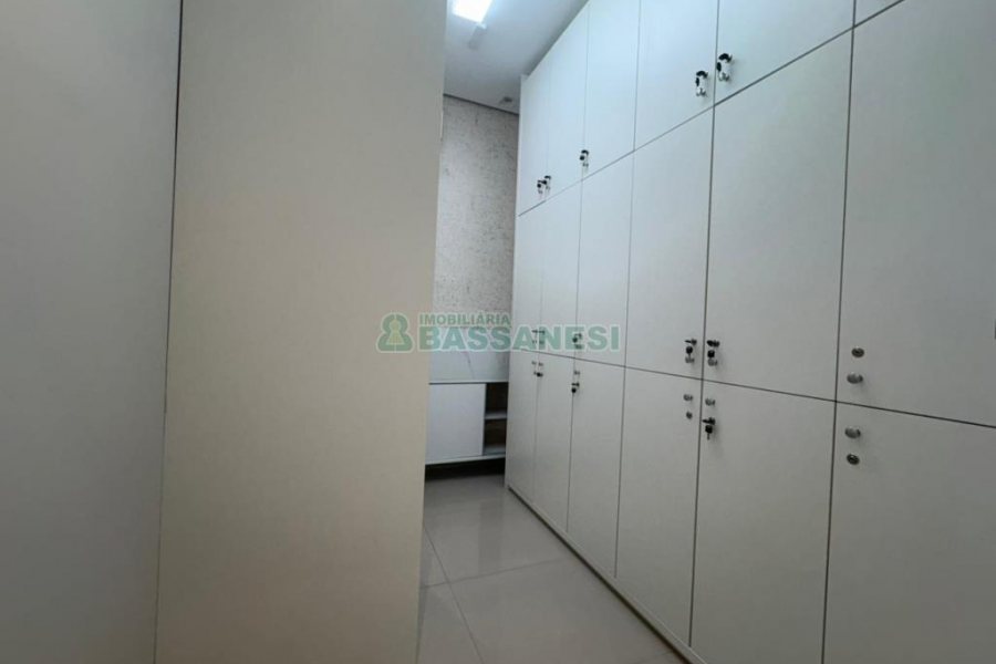 Sala com 270m², 4 vagas, no bairro Panazzolo em Caxias do Sul para Alugar ou Comprar