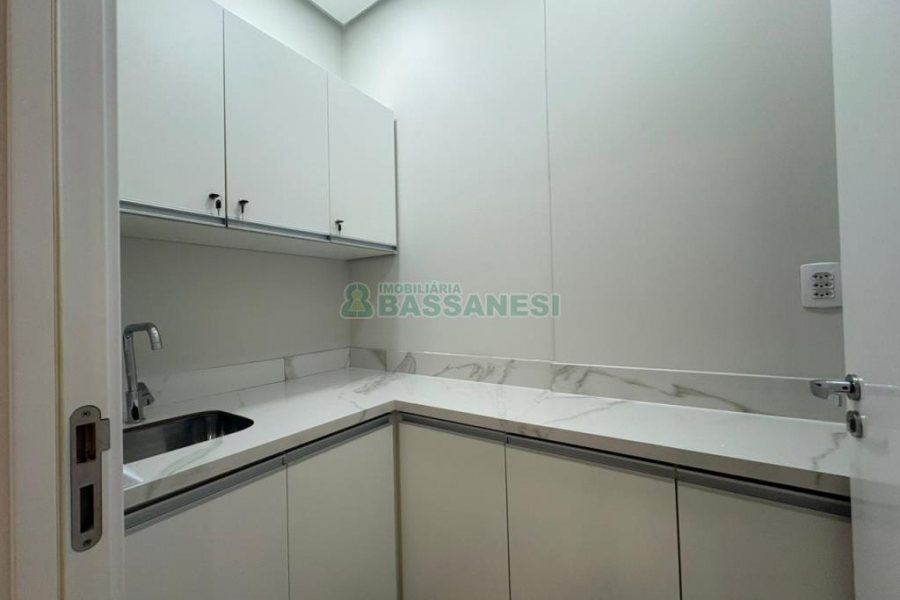 Sala com 270m², 4 vagas, no bairro Panazzolo em Caxias do Sul para Alugar ou Comprar
