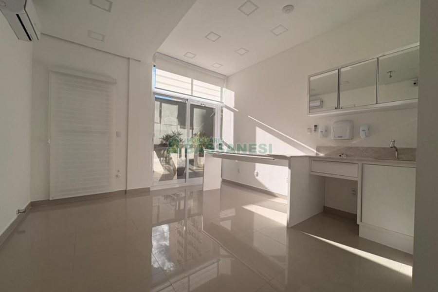 Sala com 270m², 4 vagas, no bairro Panazzolo em Caxias do Sul para Alugar ou Comprar