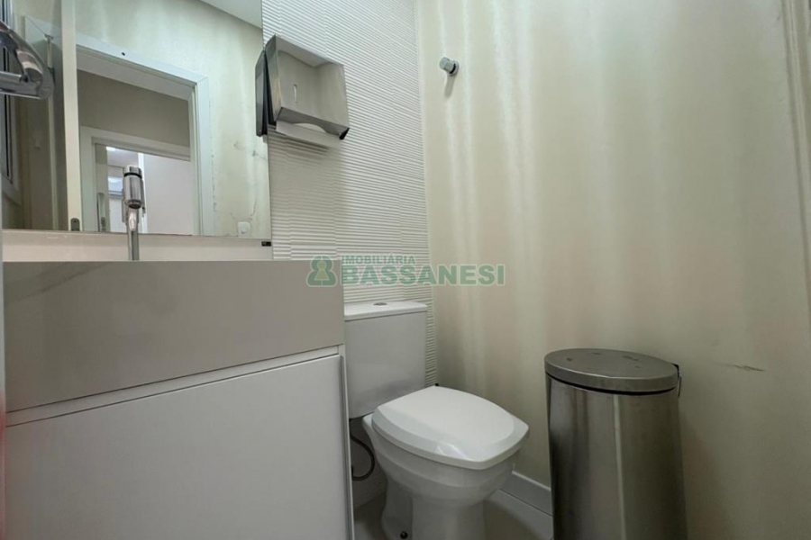 Sala com 270m², 4 vagas, no bairro Panazzolo em Caxias do Sul para Alugar ou Comprar