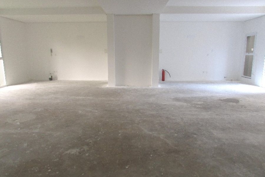 Sala com 270m², 4 vagas, no bairro Panazzolo em Caxias do Sul para Comprar
