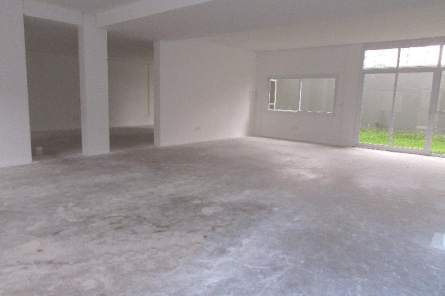 Sala com 270m², 4 vagas, no bairro Panazzolo em Caxias do Sul para Comprar