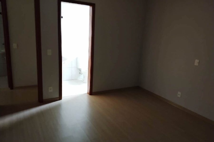 Apartamento com 81m², 2 dormitórios, 2 vagas, no bairro Ana Rech em Caxias do Sul para Comprar