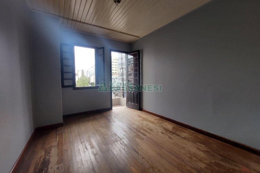 Apartamento com 70m², 2 dormitórios, no bairro São Pelegrino em Caxias do Sul para Alugar