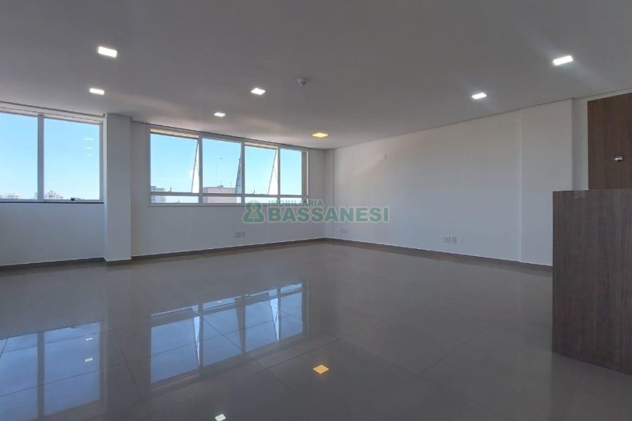 Sala com 41m², 1 vaga, no bairro Centro em Caxias do Sul para Comprar