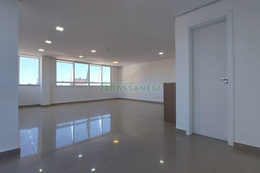 Sala com 41m², 1 vaga, no bairro Centro em Caxias do Sul para Comprar