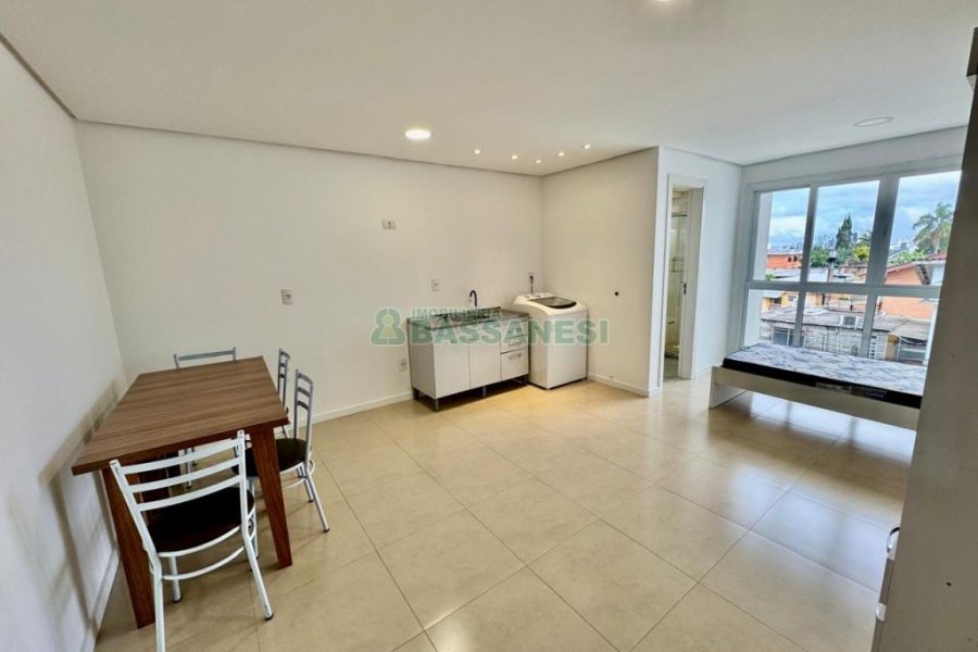 Kitinete com 32m², 1 dormitório, no bairro Petrópolis em Caxias do Sul para Alugar