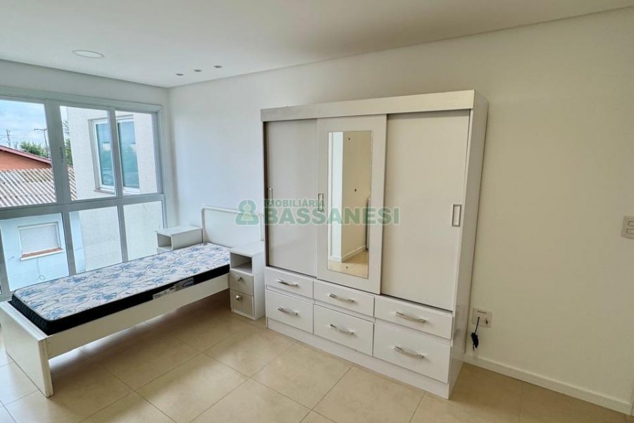 Kitinete com 32m², 1 dormitório, no bairro Petrópolis em Caxias do Sul para Alugar