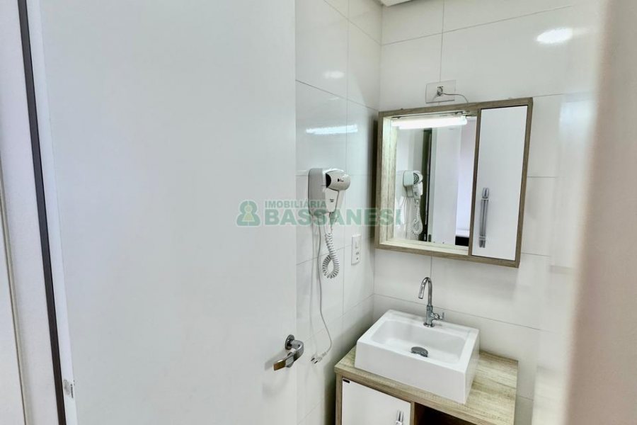 Kitinete com 32m², 1 dormitório, no bairro Petrópolis em Caxias do Sul para Alugar