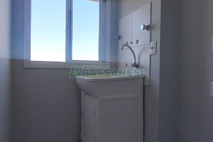 Apartamento com 65m², 2 dormitórios, 1 vaga, no bairro Lourdes em Caxias do Sul para Alugar